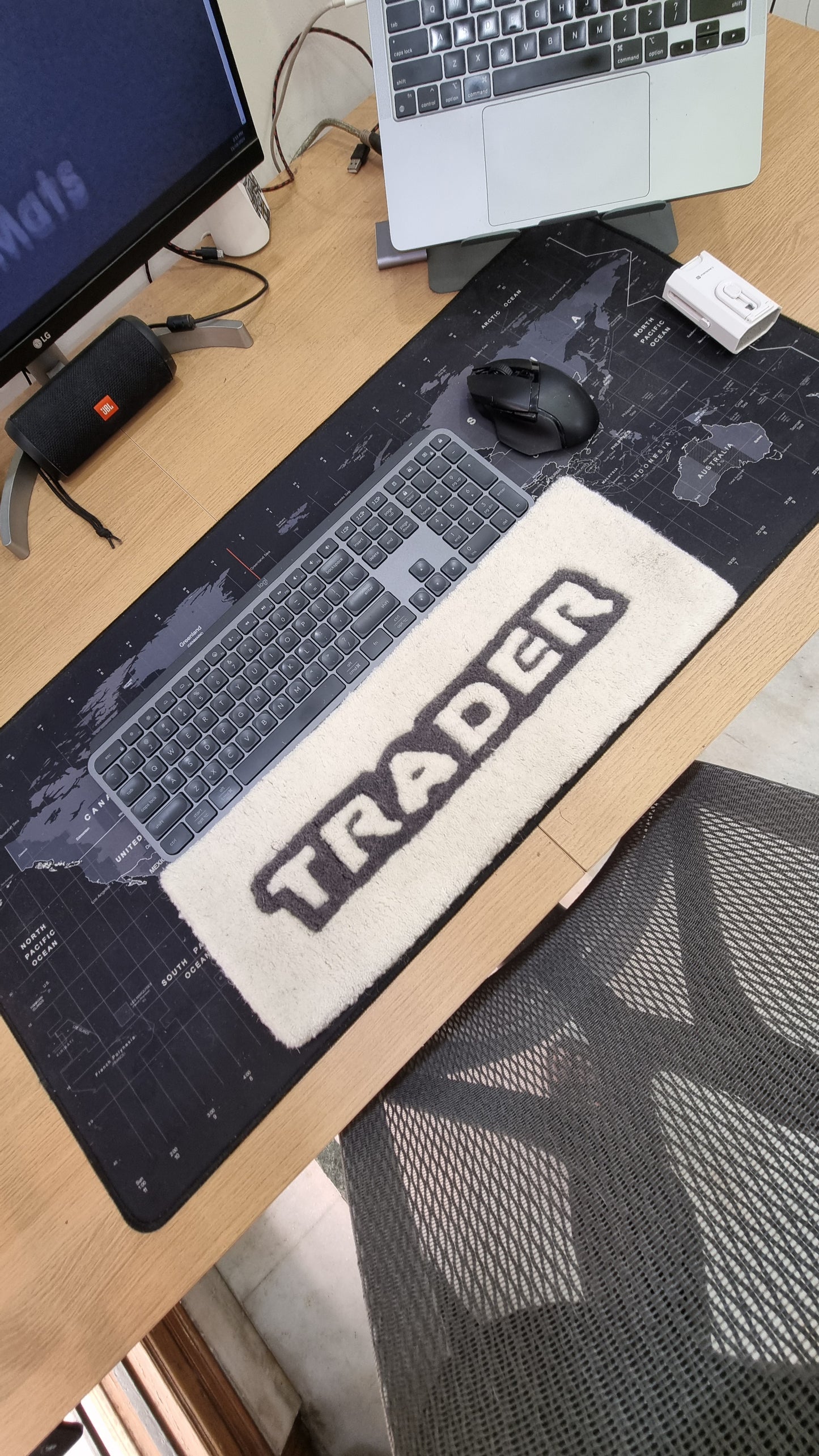 Trader Keyboard Rug